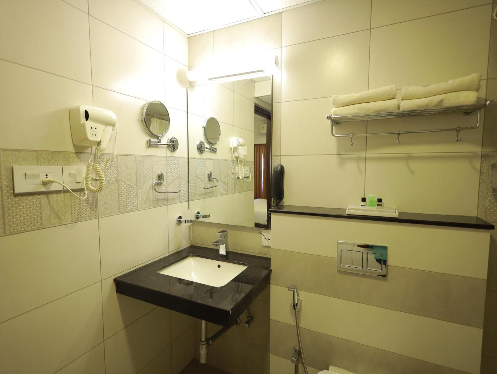 Arctic Hotel Kochi Luaran gambar