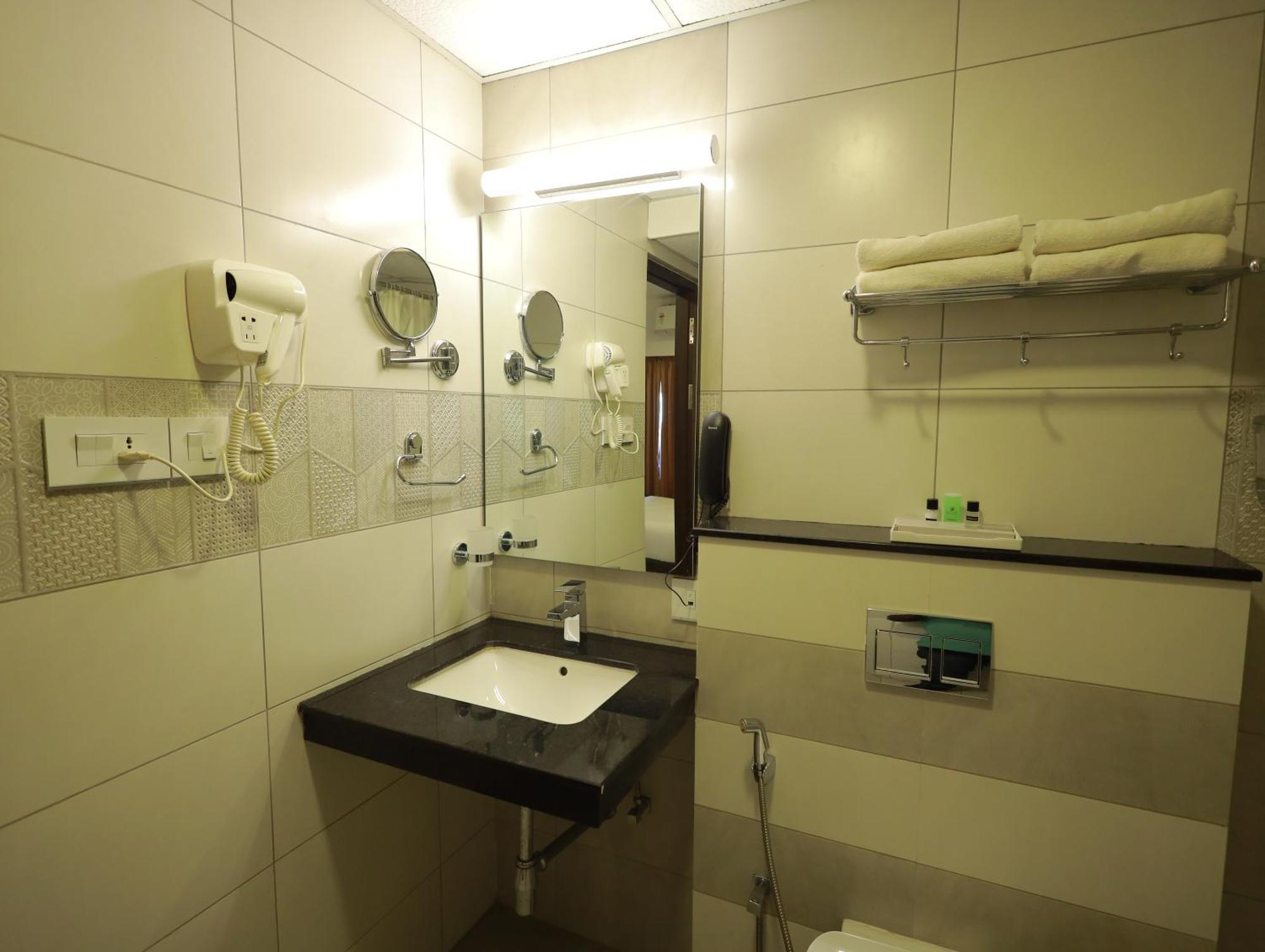 Arctic Hotel Kochi Luaran gambar