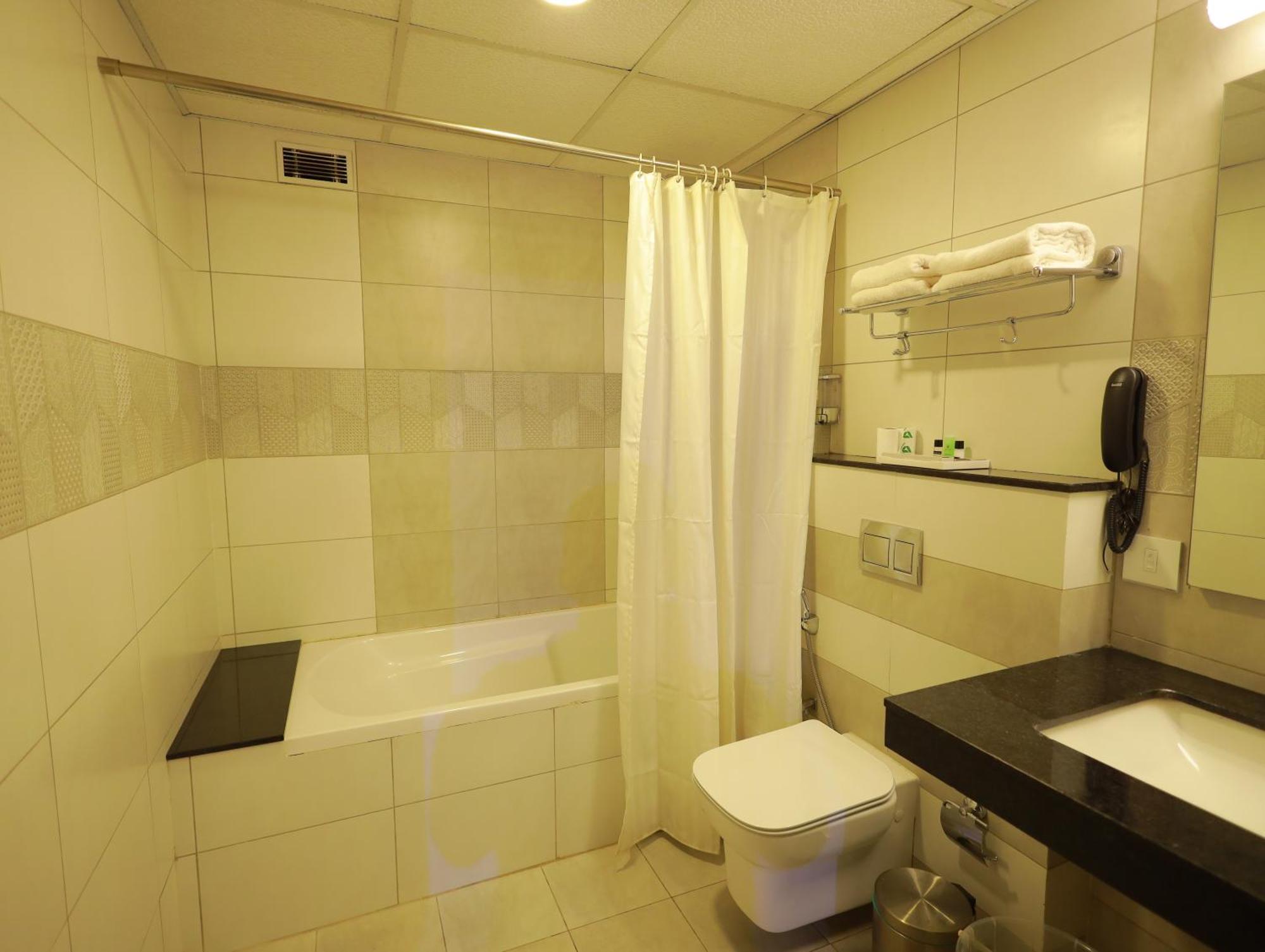 Arctic Hotel Kochi Luaran gambar